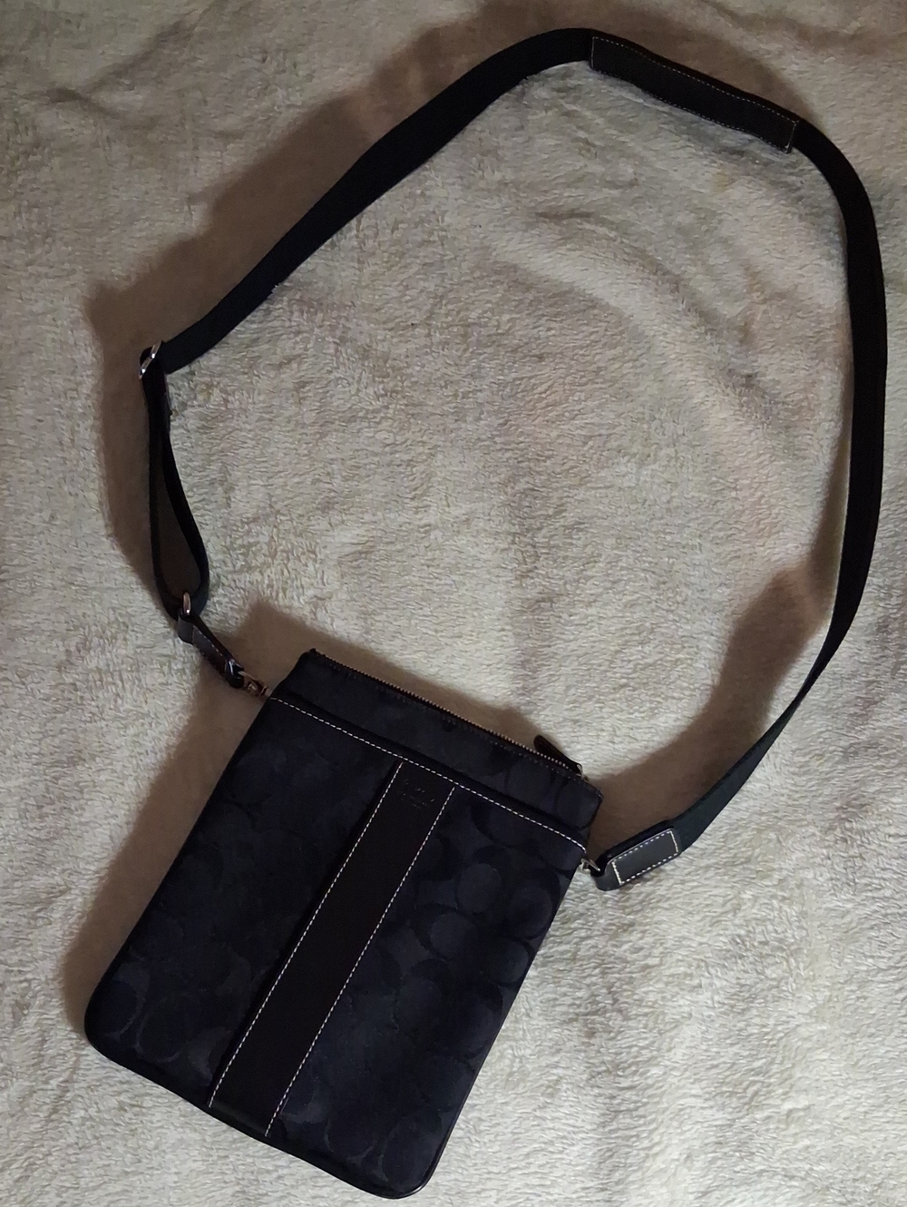 UNISEX Black Crossbody Sling Bag - Minimal Urban Design LIKE NEW!!